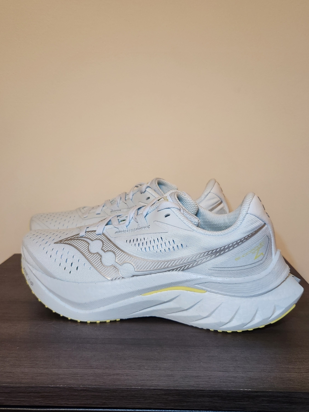 Saucony Endorphin Speed 4 Running Shoes Womens Size 9